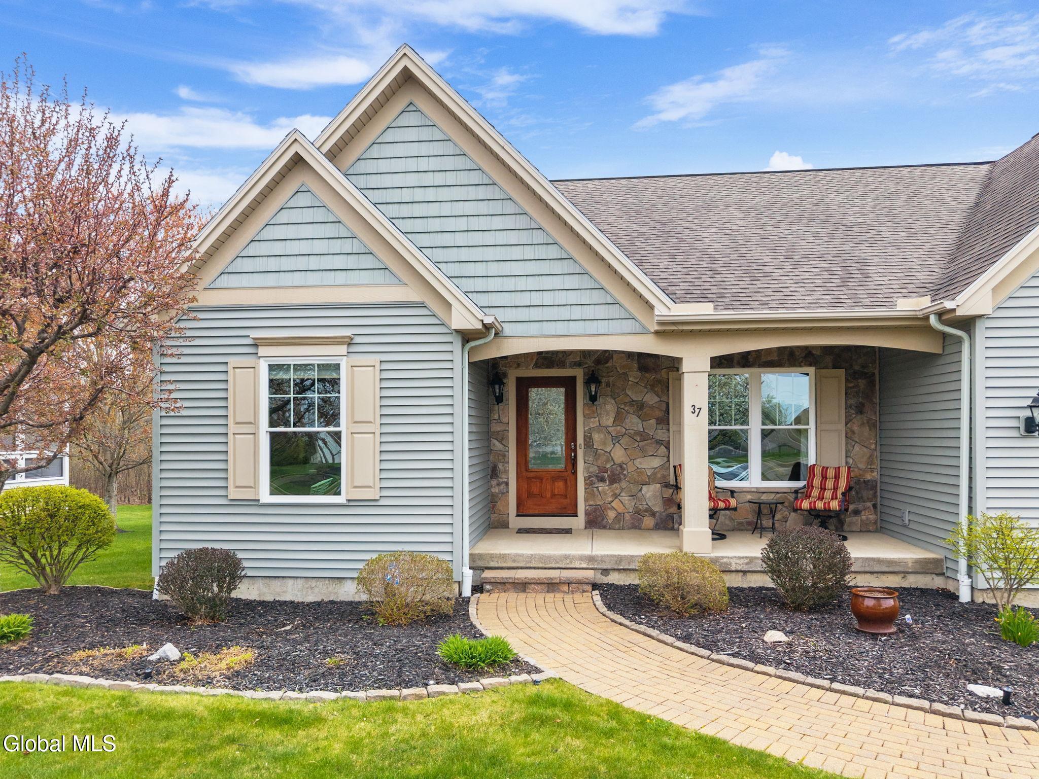 37 Gladstone Circle Mechanicville NY 12118