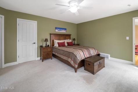 37 Gladstone Circle Mechanicville NY 12118