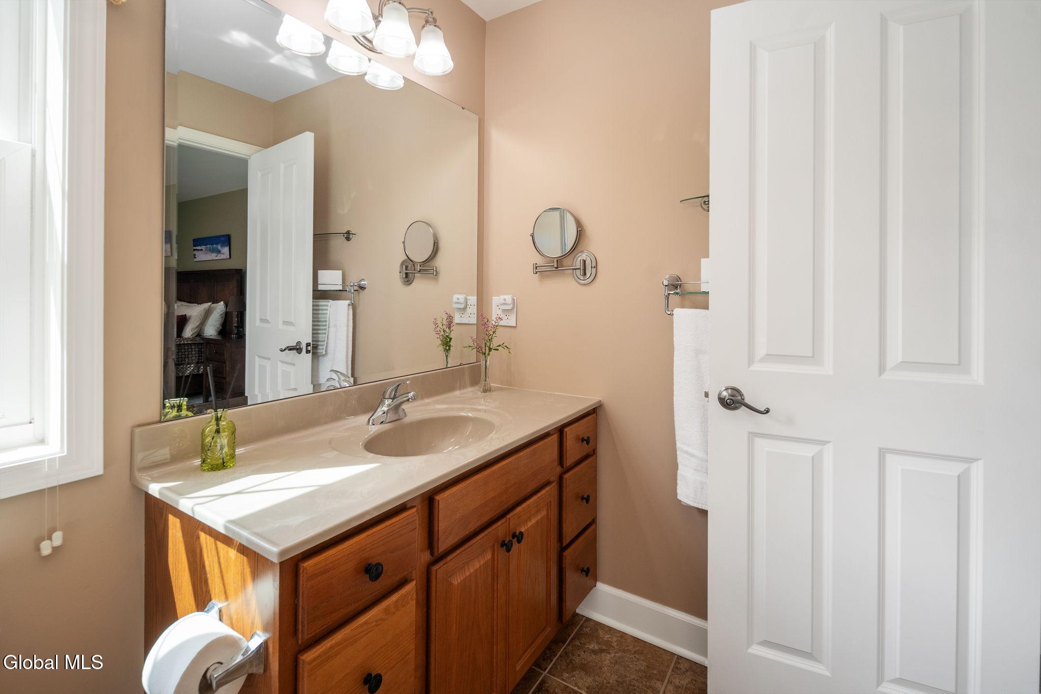 37 Gladstone Circle Mechanicville NY 12118