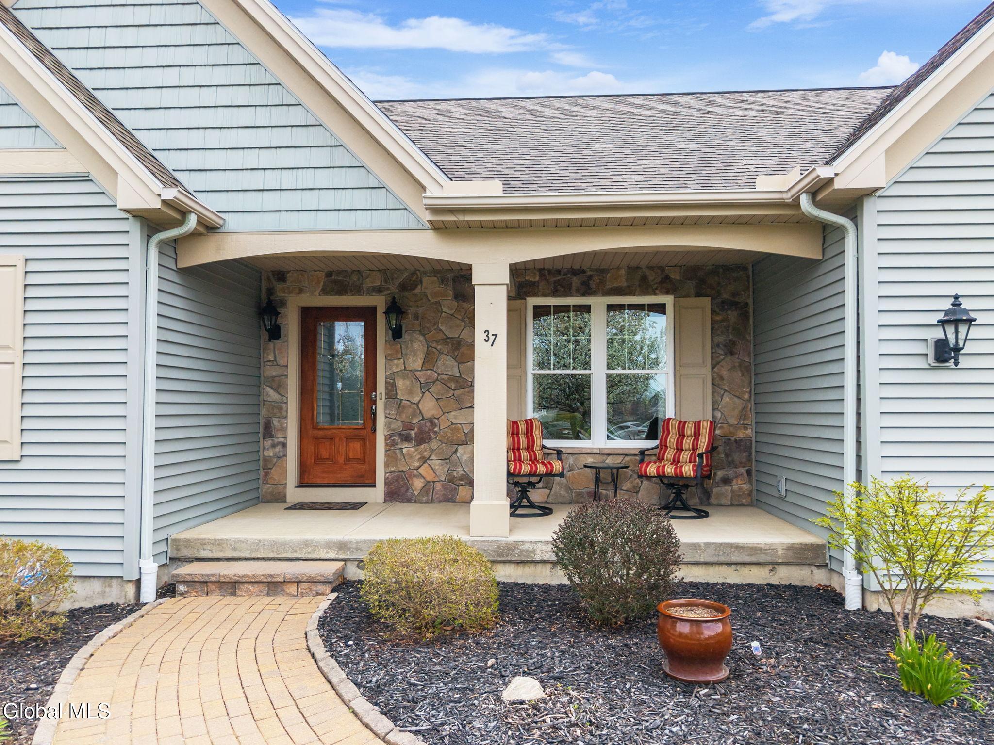 37 Gladstone Circle Mechanicville NY 12118