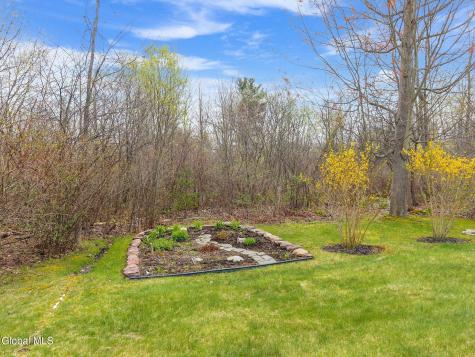 37 Gladstone Circle Mechanicville NY 12118