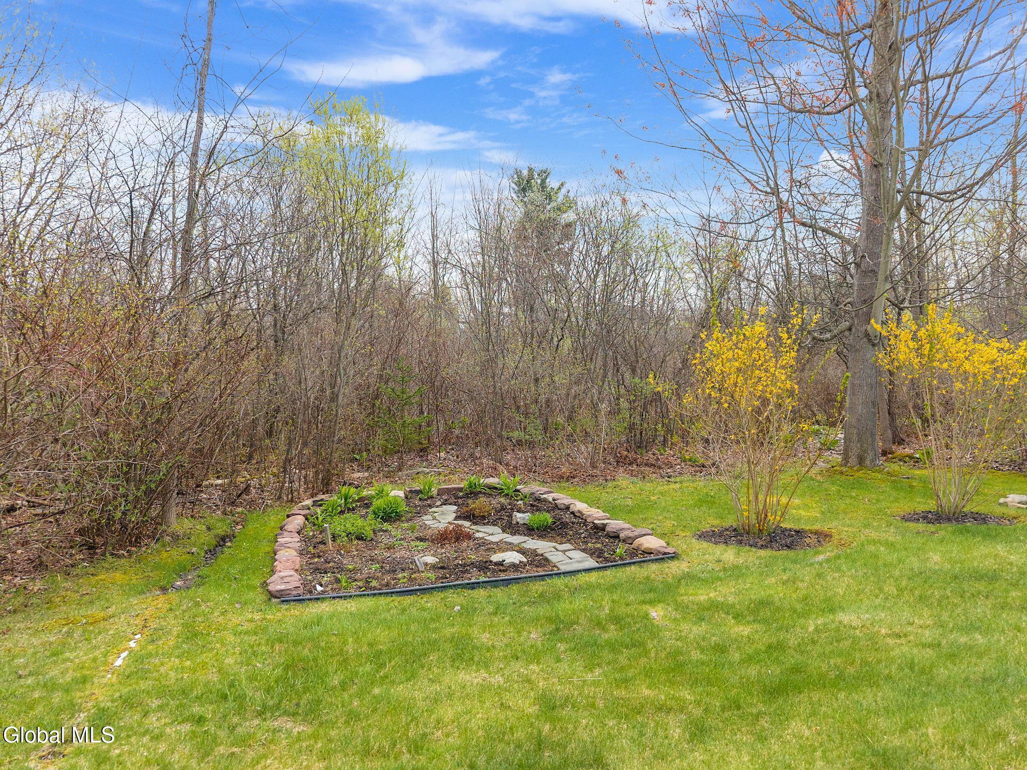 37 Gladstone Circle Mechanicville NY 12118