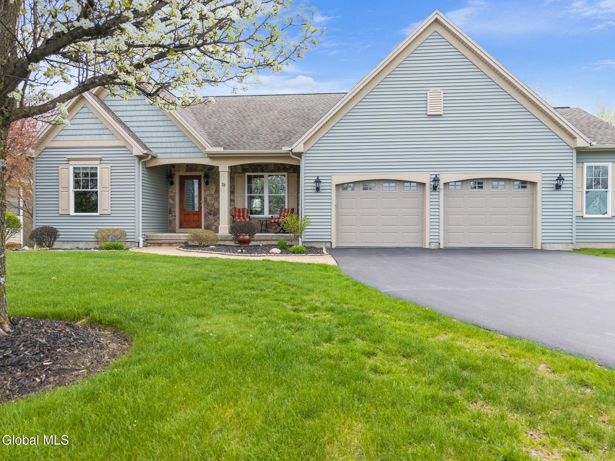 37 Gladstone Circle Mechanicville NY 12118