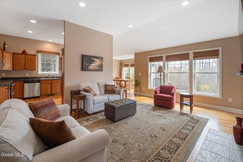 37 Gladstone Circle Mechanicville NY 12118