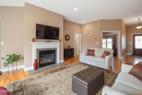37 Gladstone Circle Mechanicville NY 12118