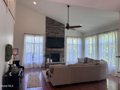 224 Brittany Place Niskayuna NY 12309