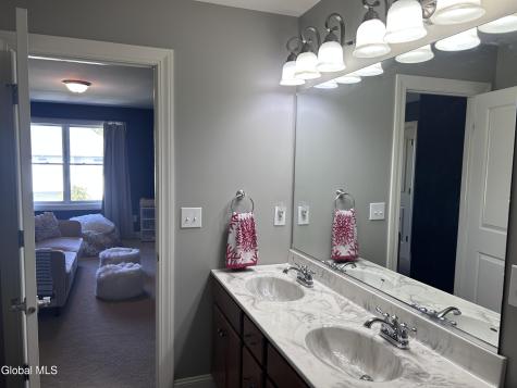 224 Brittany Place Niskayuna NY 12309