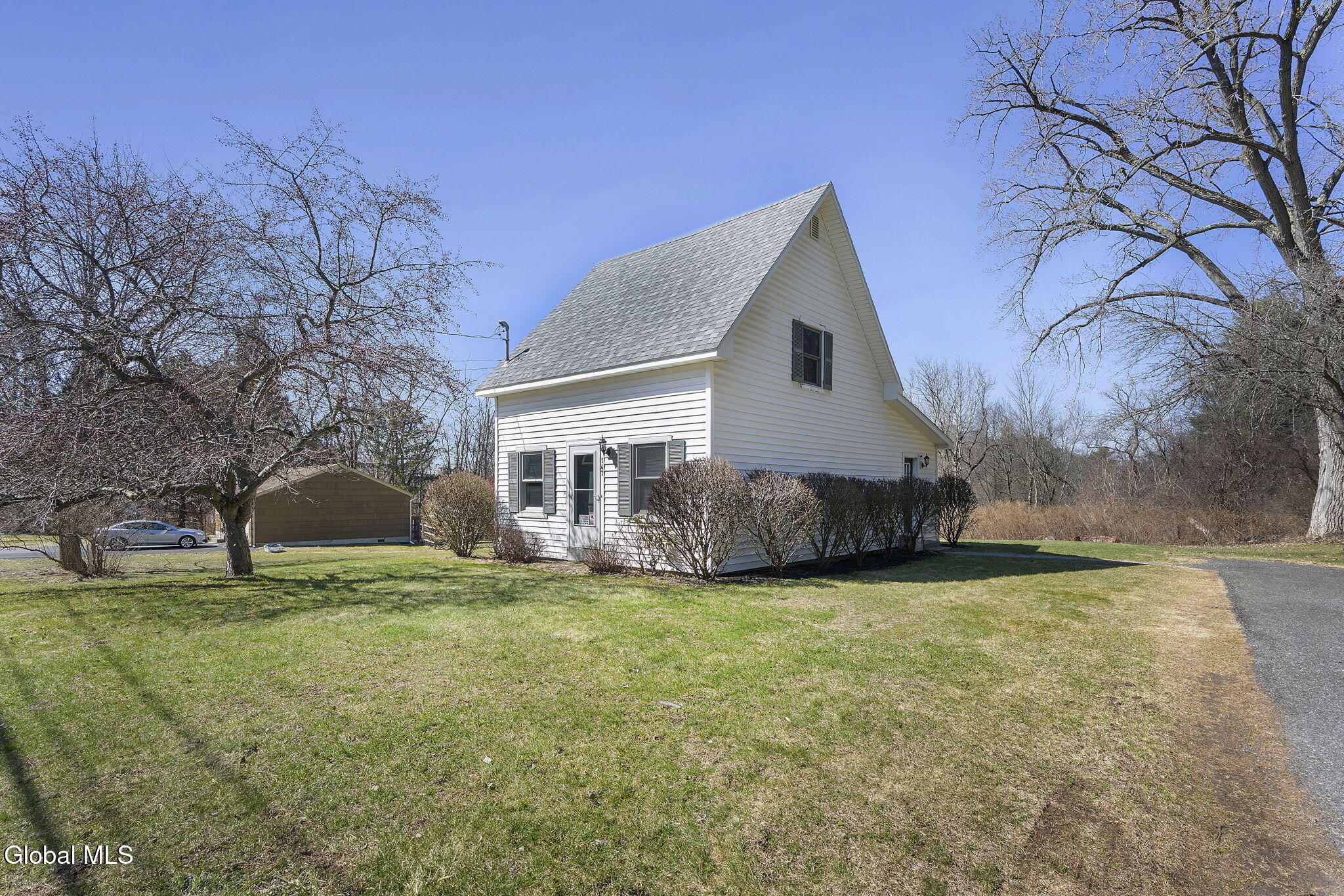 143 /147 Glenmont Road Glenmont NY 12077