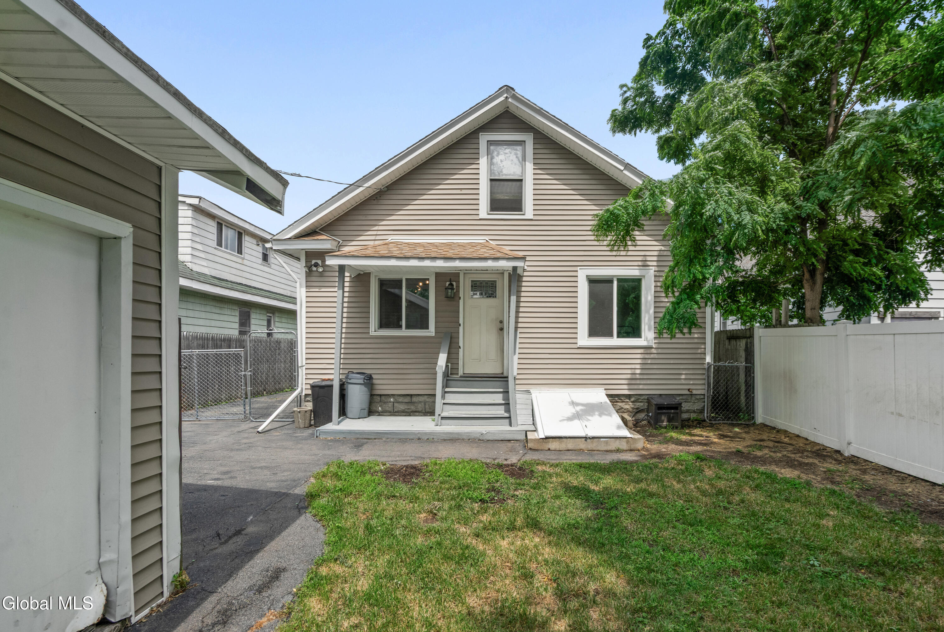 906 Altamont Avenue Schenectady NY 12303