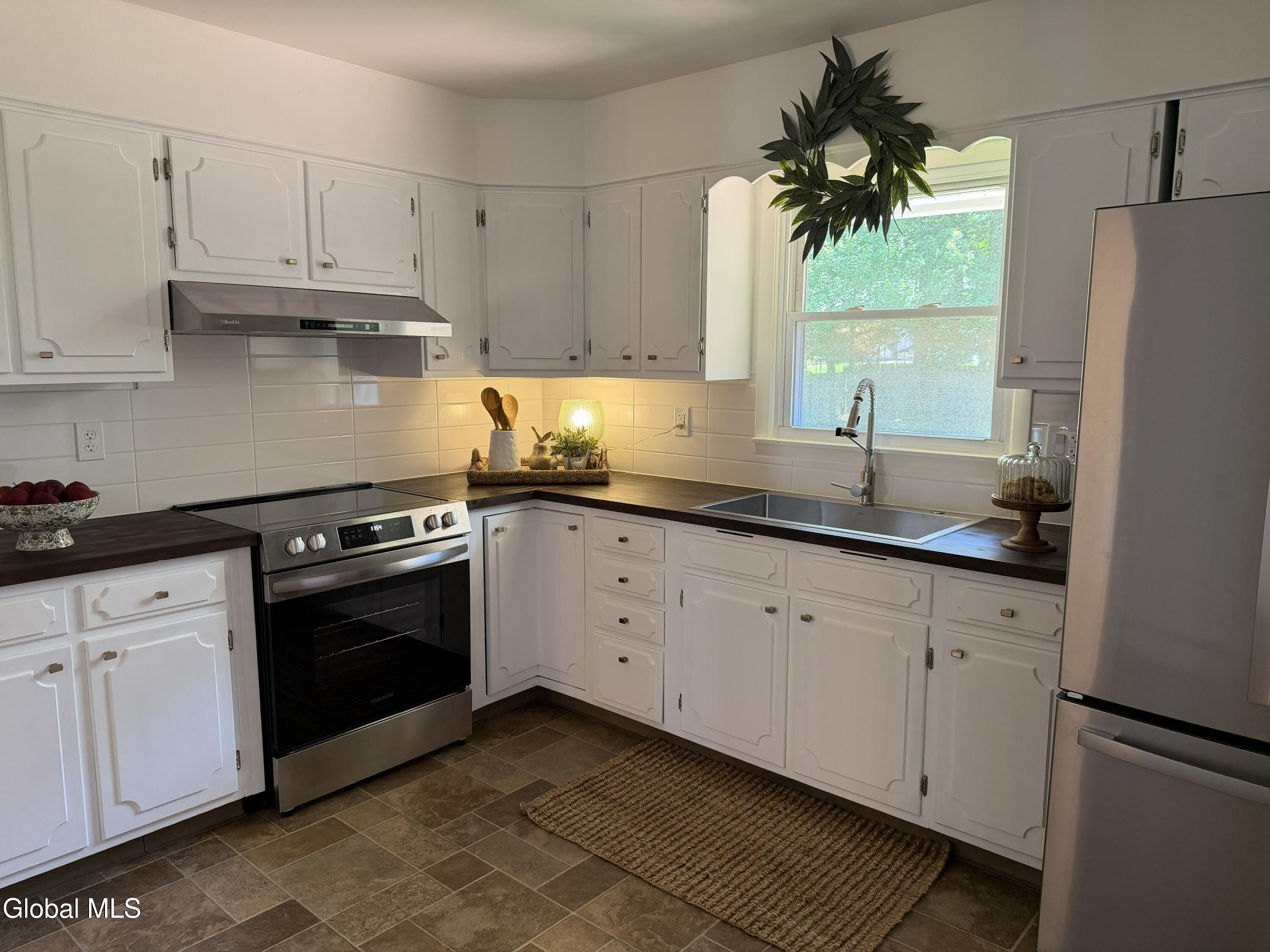 116 S Waldron Lane East Greenbush NY 12198