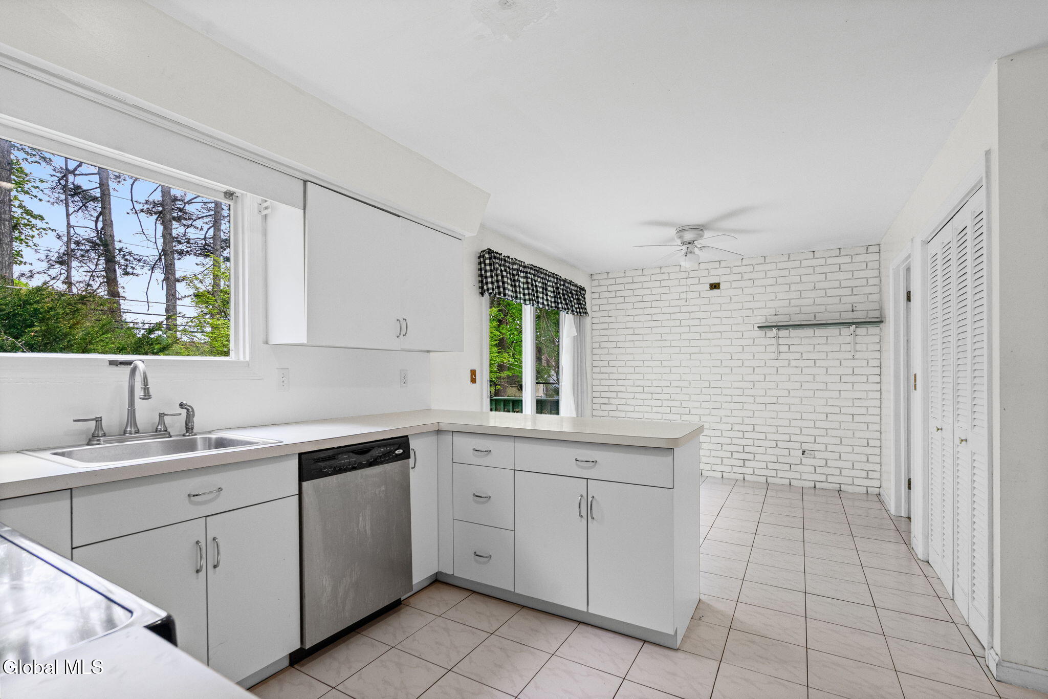 92 Fleetwood Avenue Albany NY 12209