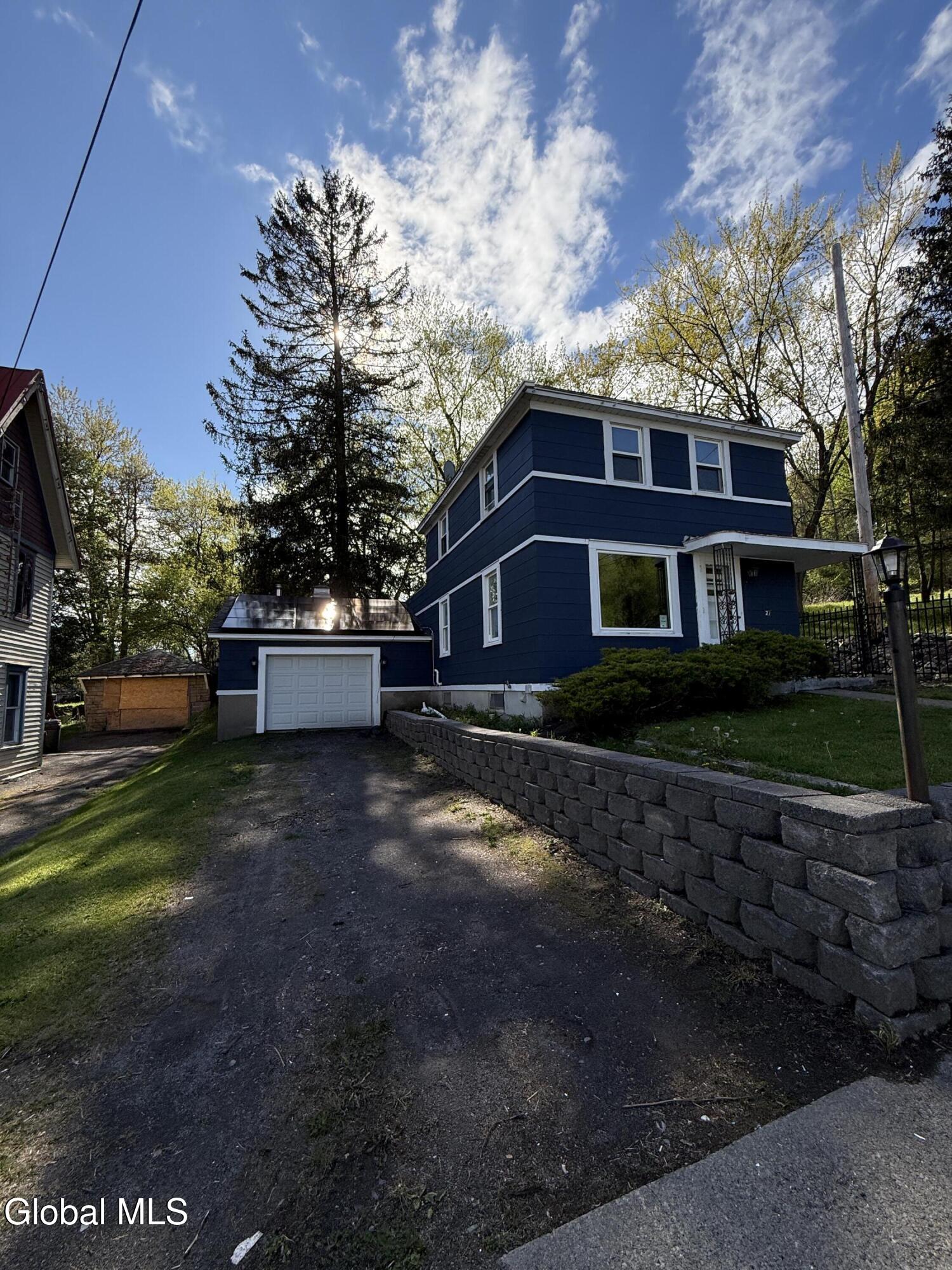 27 N Mcnab Avenue Gloversville NY 12078