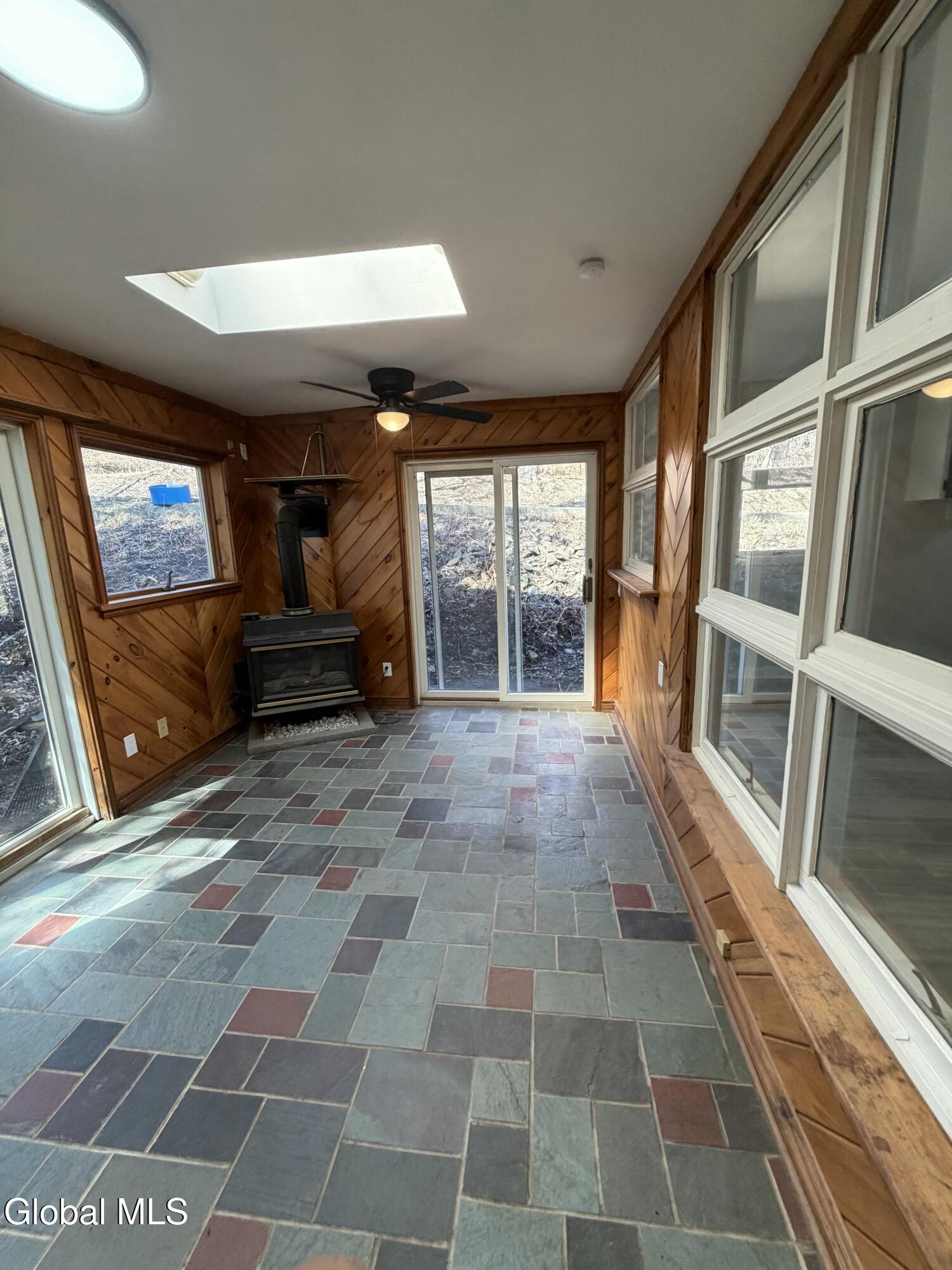 27 N Mcnab Avenue Gloversville NY 12078