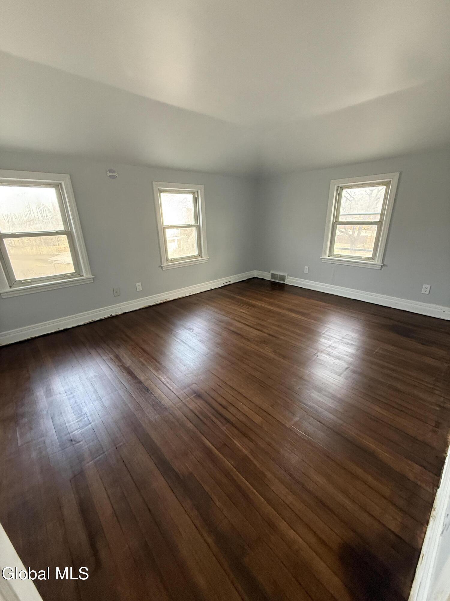27 N Mcnab Avenue Gloversville NY 12078