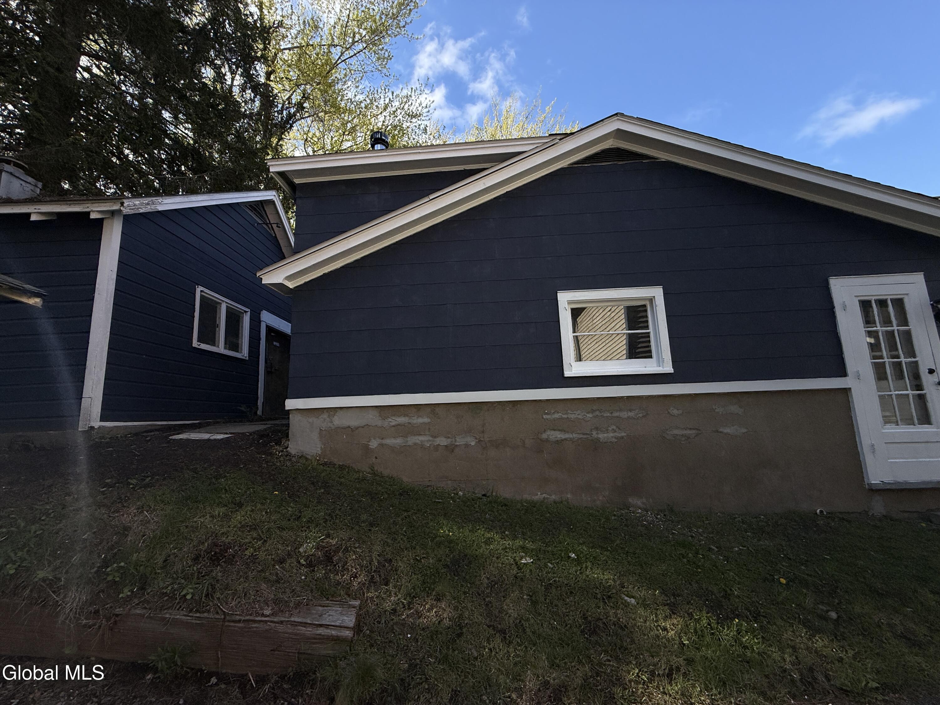 27 N Mcnab Avenue Gloversville NY 12078