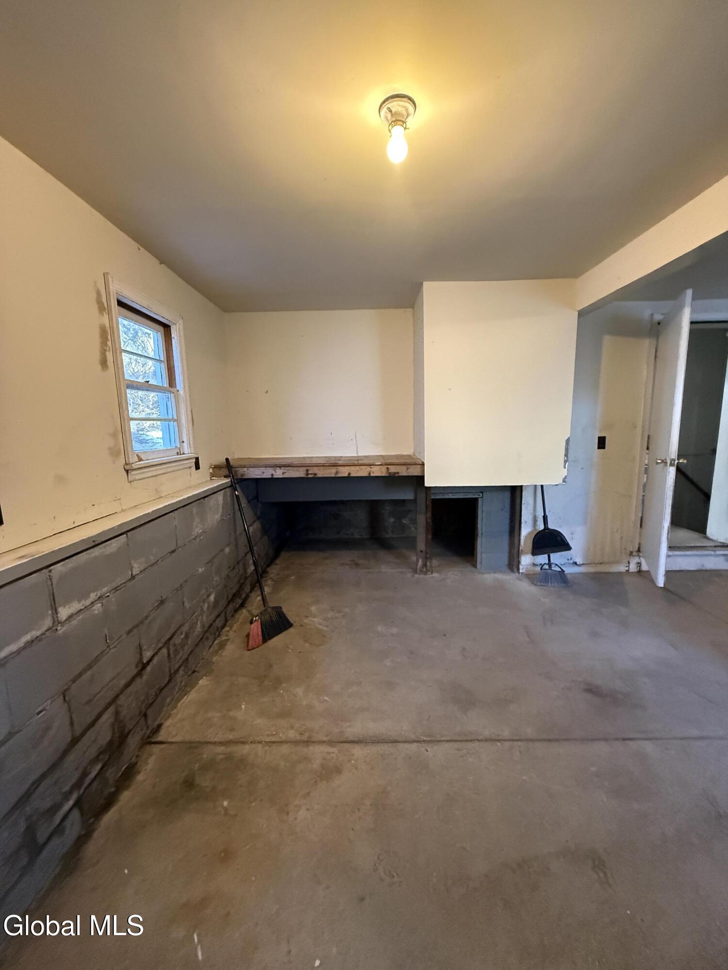 27 N Mcnab Avenue Gloversville NY 12078