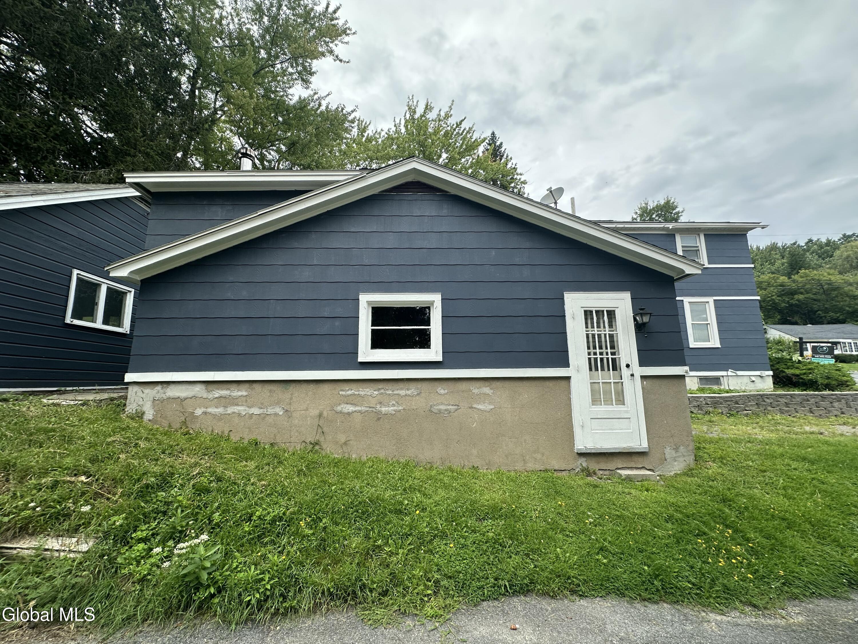 27 N Mcnab Avenue Gloversville NY 12078