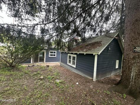 27 N Mcnab Avenue Gloversville NY 12078