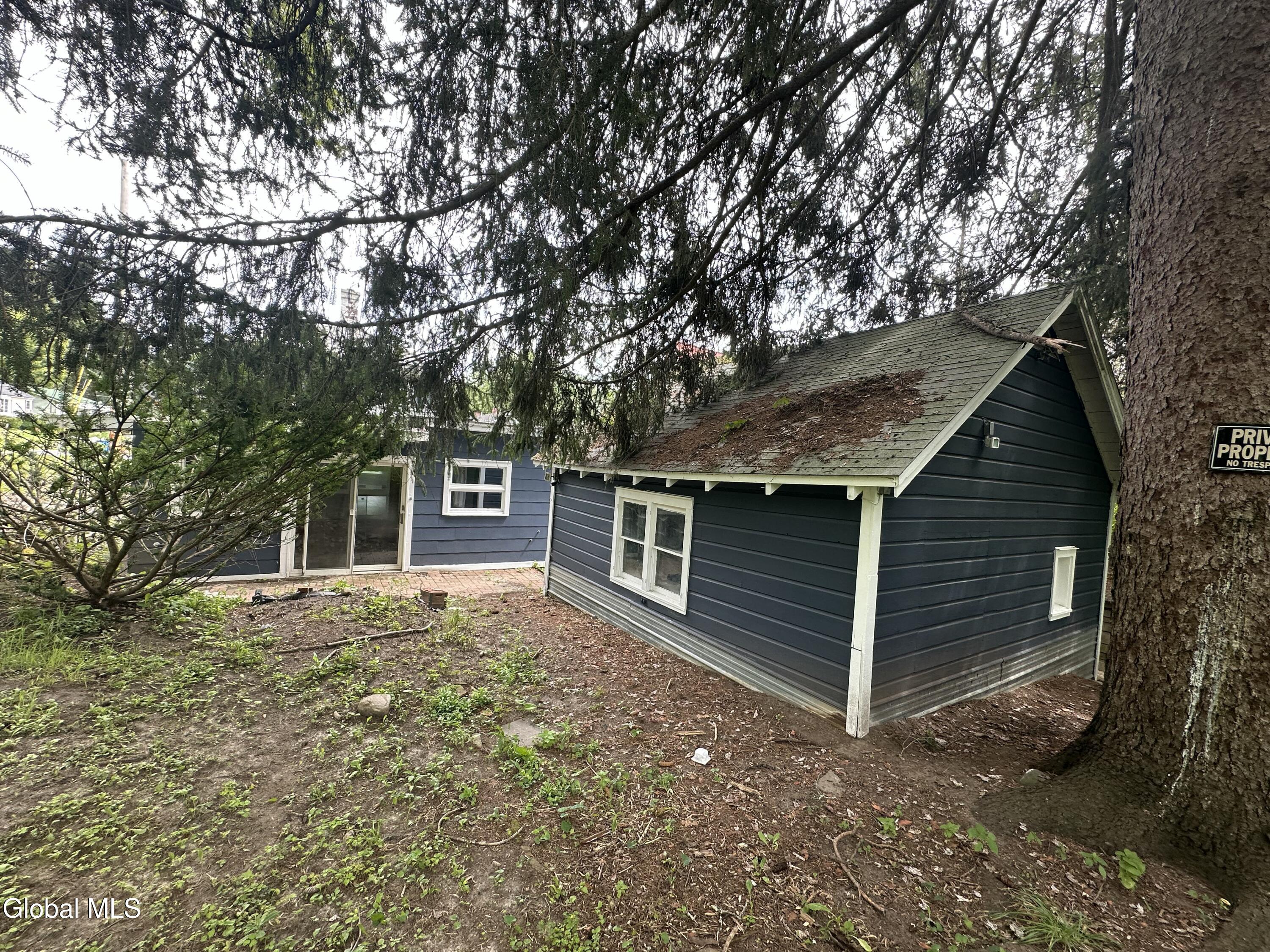 27 N Mcnab Avenue Gloversville NY 12078