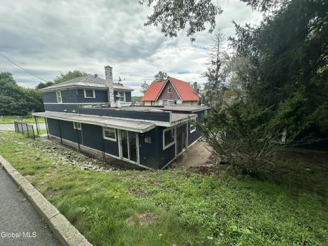 27 N Mcnab Avenue Gloversville NY 12078