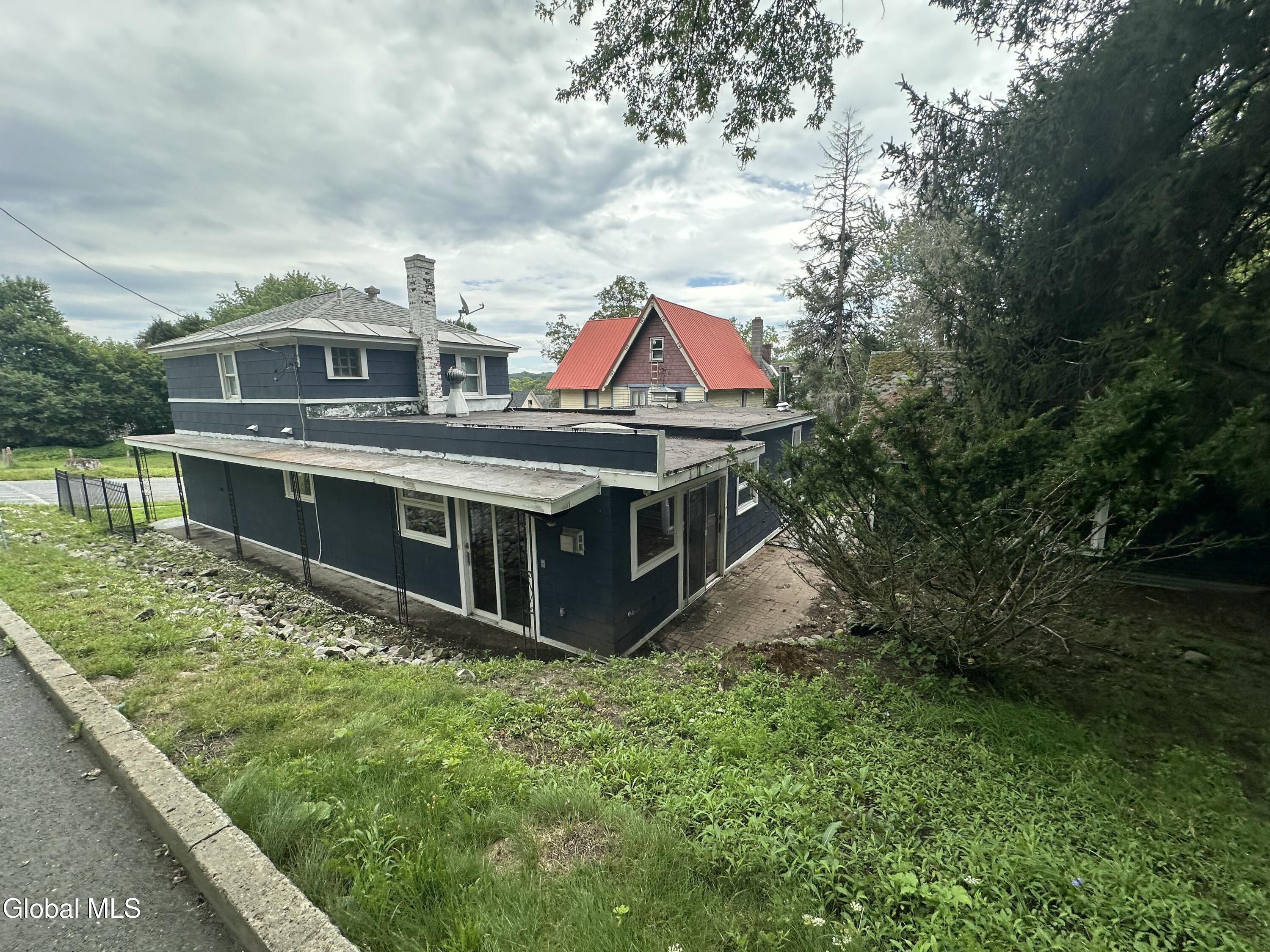 27 N Mcnab Avenue Gloversville NY 12078