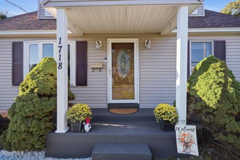 1718 Dorsett Street Schenectady NY 12303