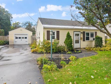 3 Crown Court Loudonville NY 12211