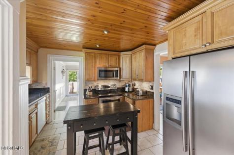 11 Freeman Road Albany NY 12208