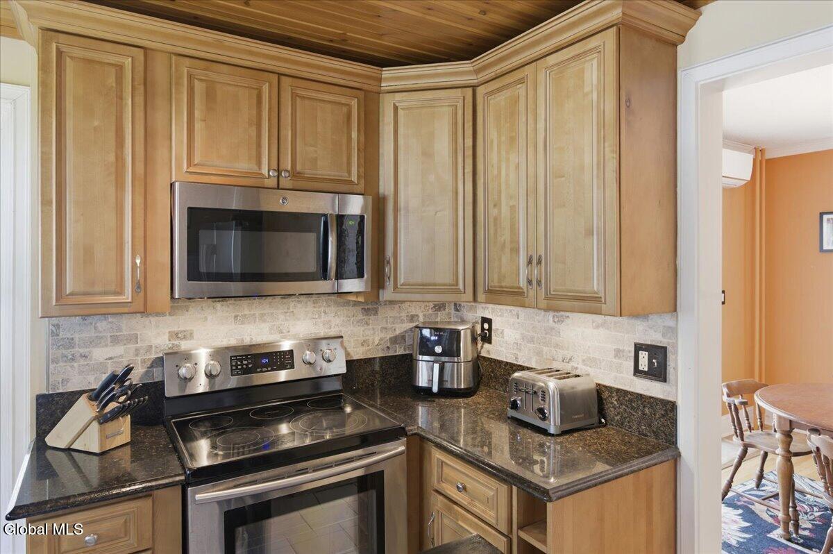 11 Freeman Road Albany NY 12208