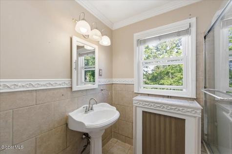 11 Freeman Road Albany NY 12208