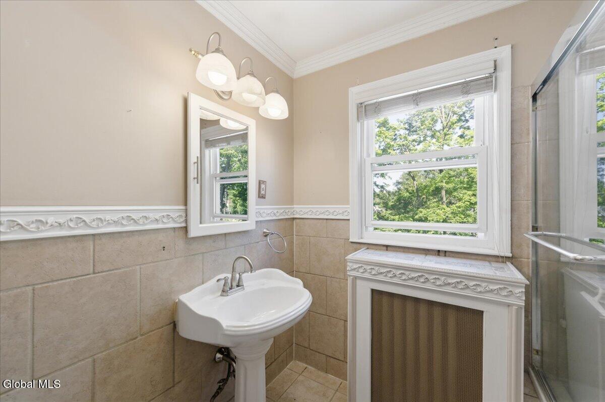 11 Freeman Road Albany NY 12208