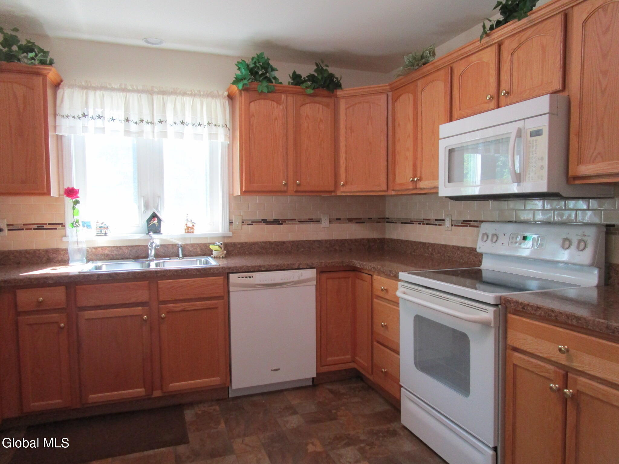 1000 Kingswood Court Schenectady NY 12303
