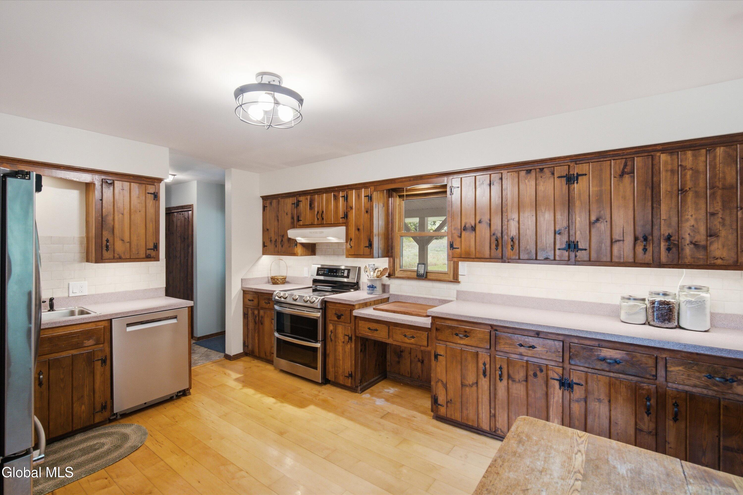 1108 North Road Amsterdam NY 12010