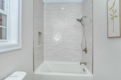 388 Vly Road Niskayuna NY 12309