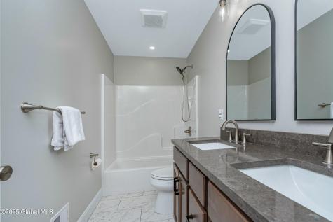 388 Vly Road Niskayuna NY 12309
