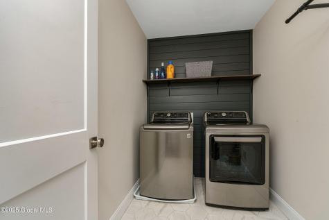 388 Vly Road Niskayuna NY 12309