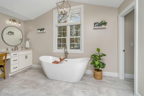 388 Vly Road Niskayuna NY 12309