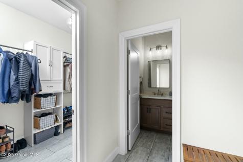388 Vly Road Niskayuna NY 12309