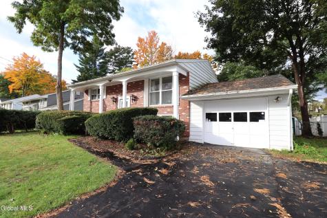 26 Vanderbilt Avenue Saratoga Springs NY 12866