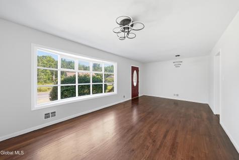 72 Cordell Road Schenectady NY 12304