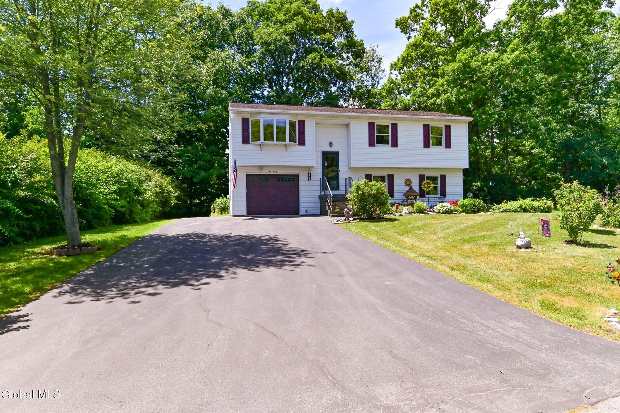 620 Michelle Way Schenectady NY 12304