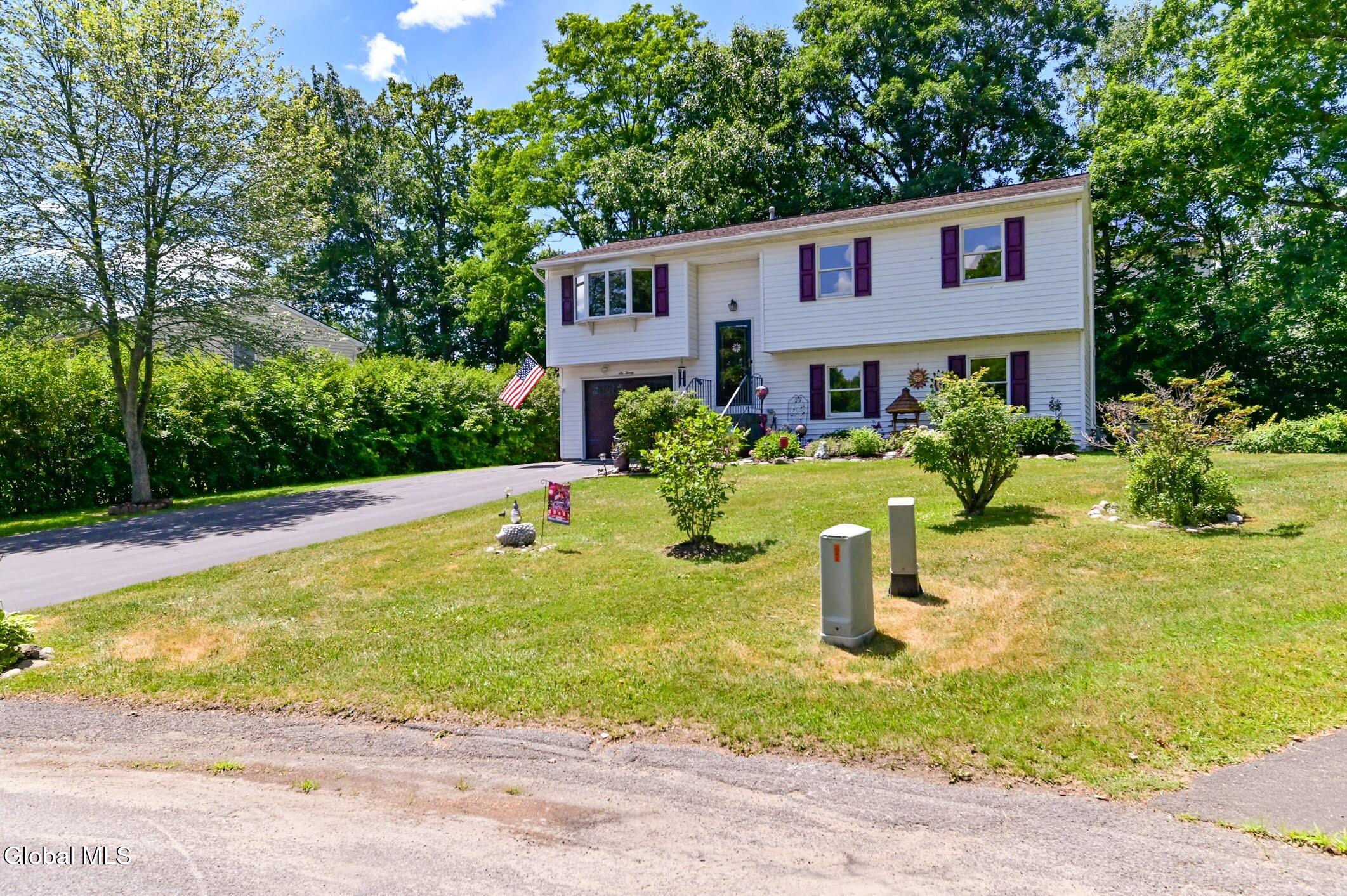 620 Michelle Way Schenectady NY 12304