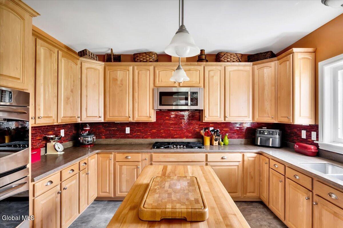 672 Lakeview Road Broadalbin NY 12025