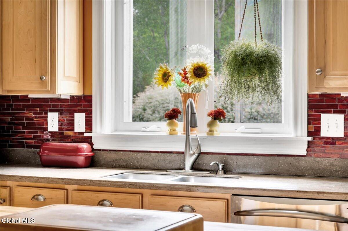 672 Lakeview Road Broadalbin NY 12025