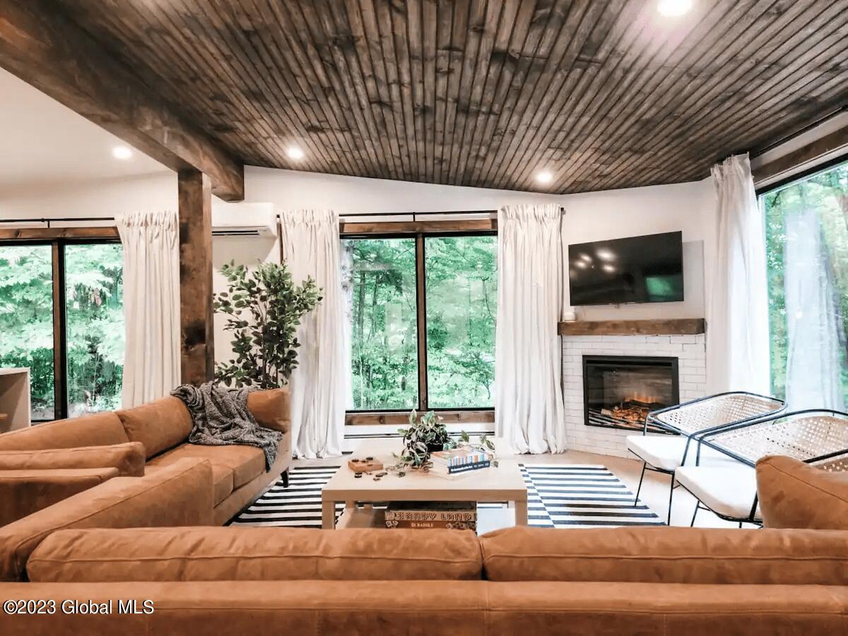 16 Moggre Road Shandaken NY 12480