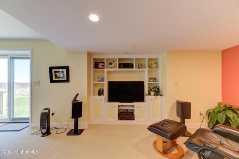 6 Meridian Court Mechanicville NY 12118