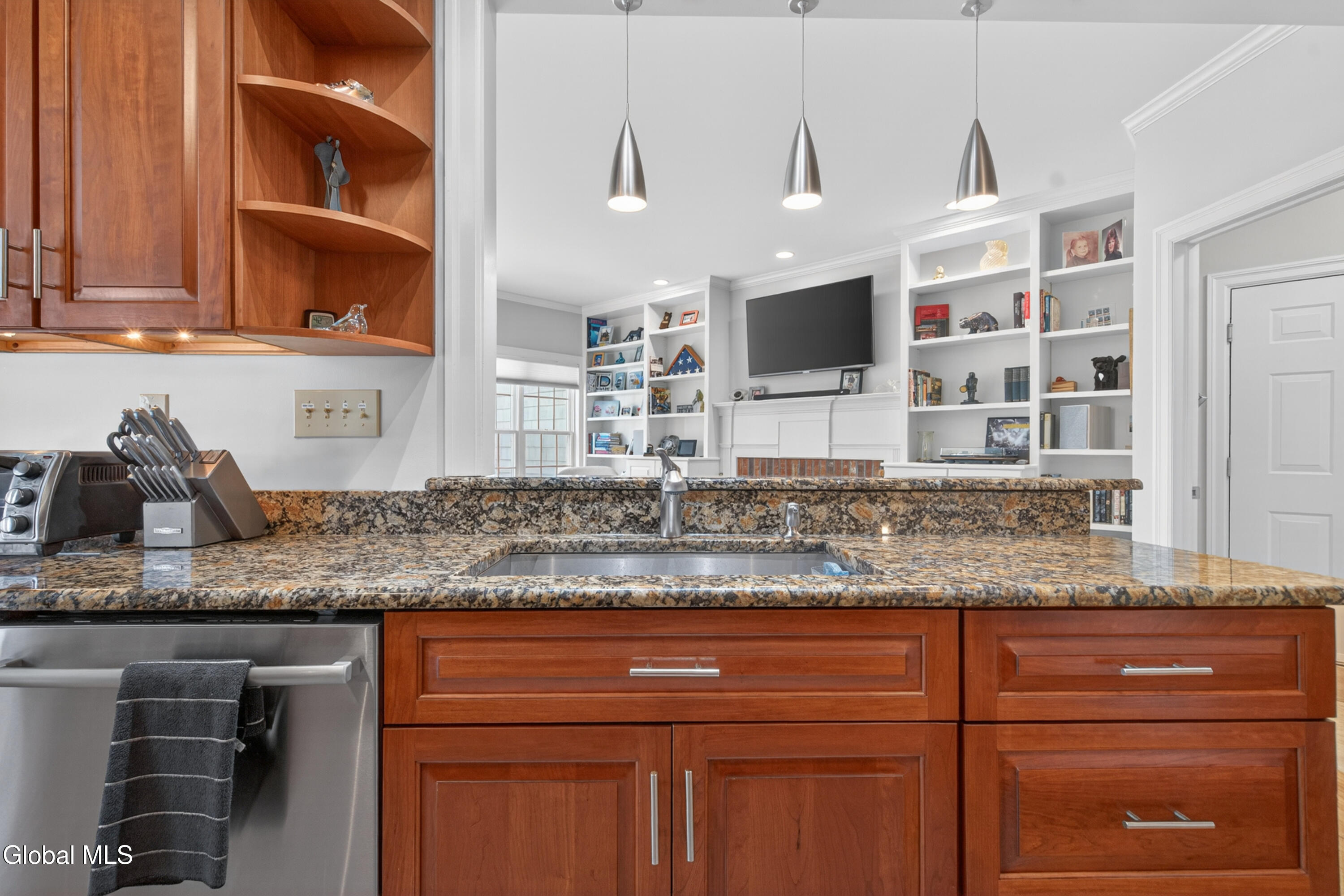 102 Woods Lane Menands NY 12204