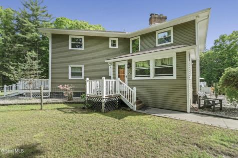 31 Skyline Drive Melrose NY 12121