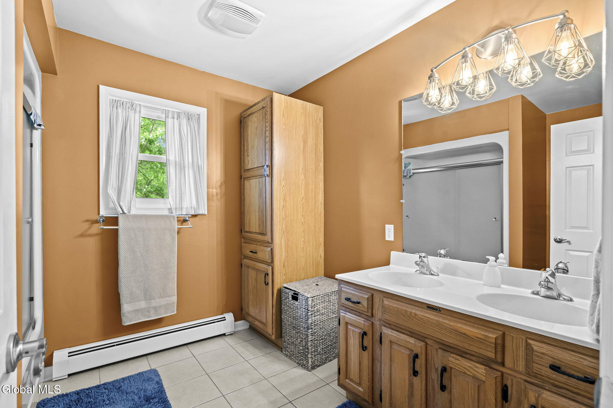 31 Skyline Drive Melrose NY 12121