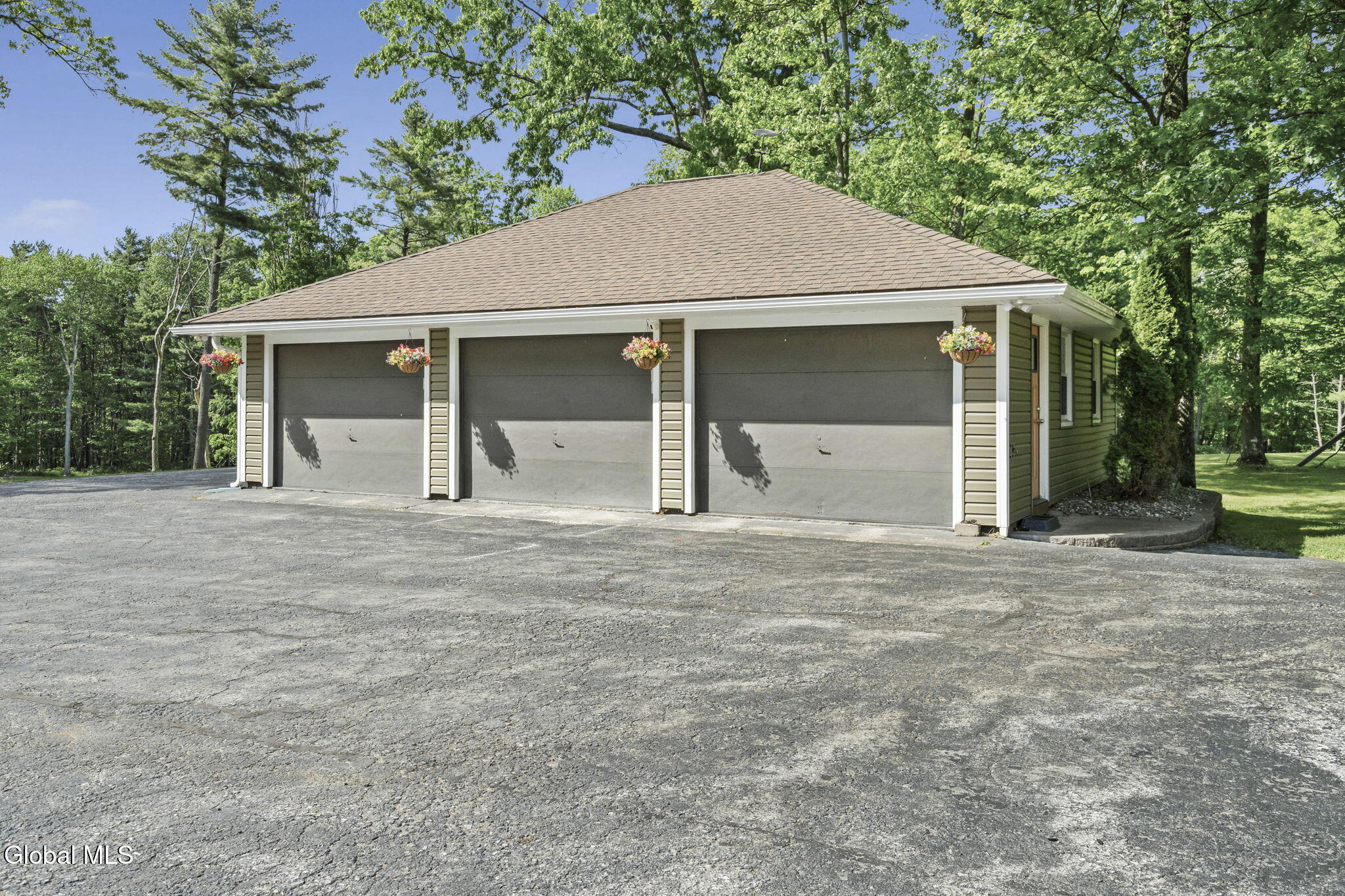 31 Skyline Drive Melrose NY 12121